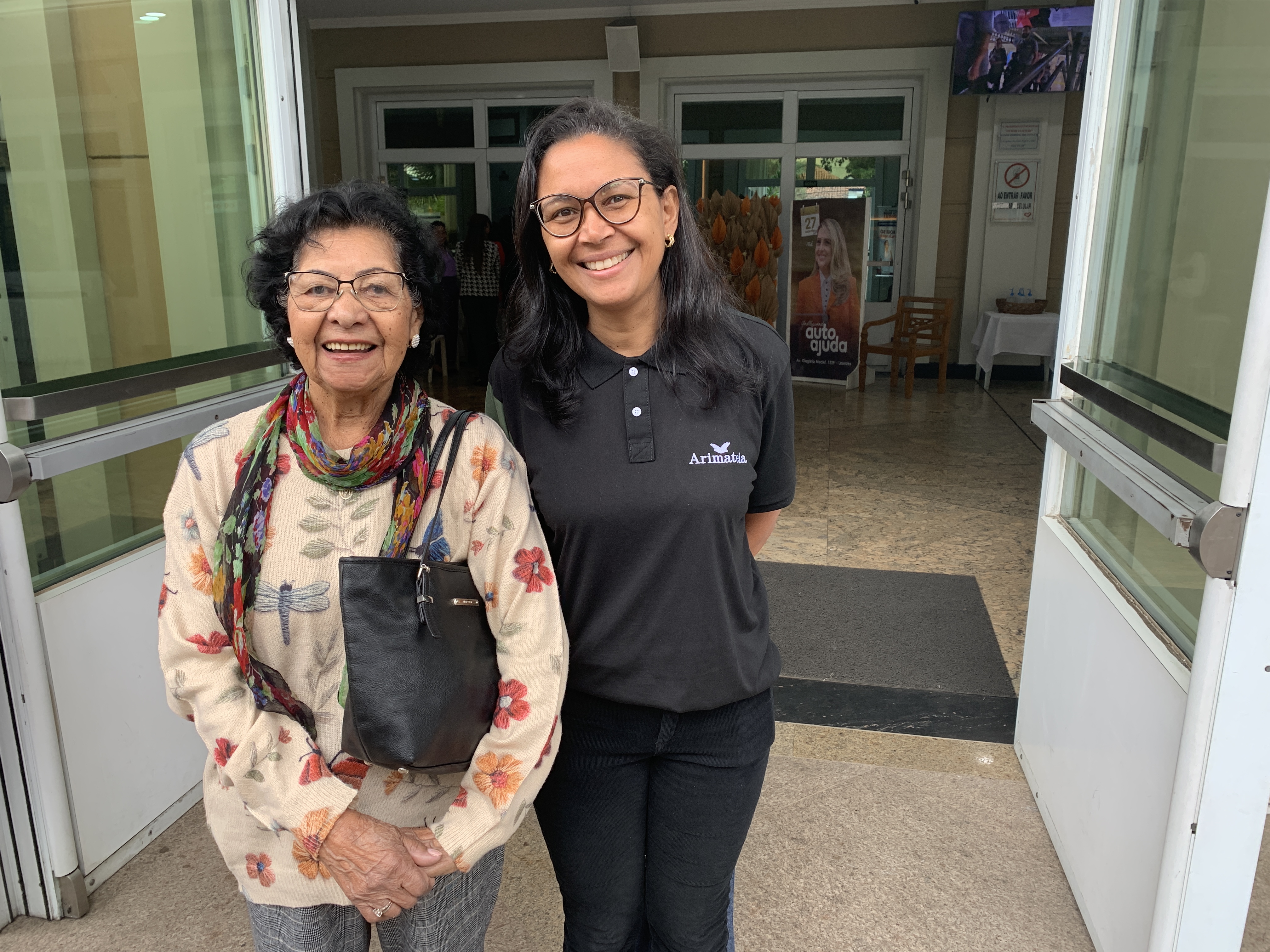 Na entrada da Igreja Universal - Barreiro de Baixo, BHte
